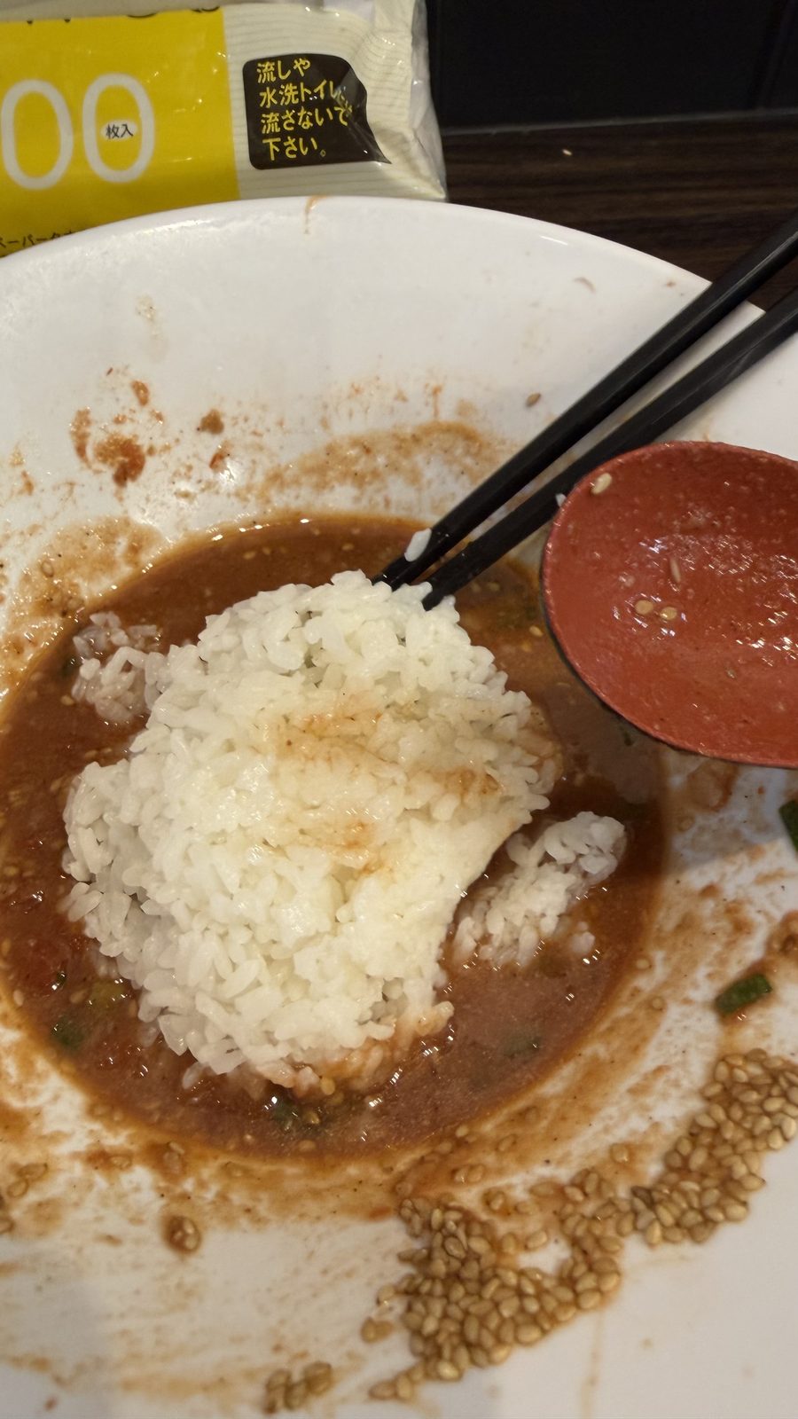 東京海老トマトの海老トマトラーメンと店舗外観