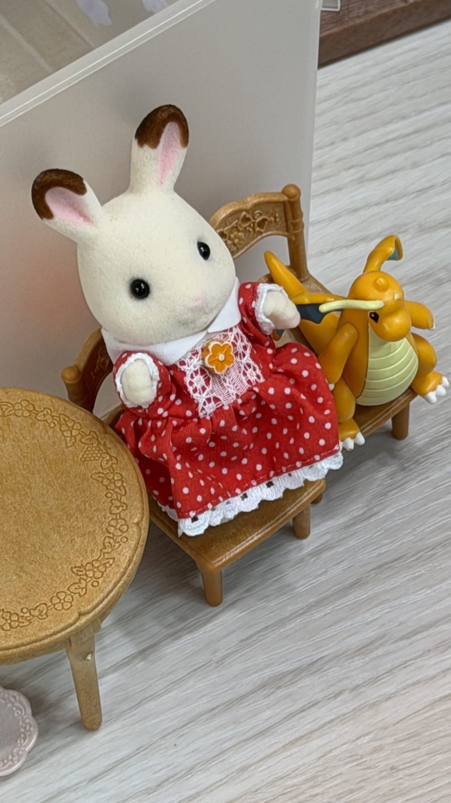 娘が遊ぶシルバニアファミリー 赤い屋根の大きなお家