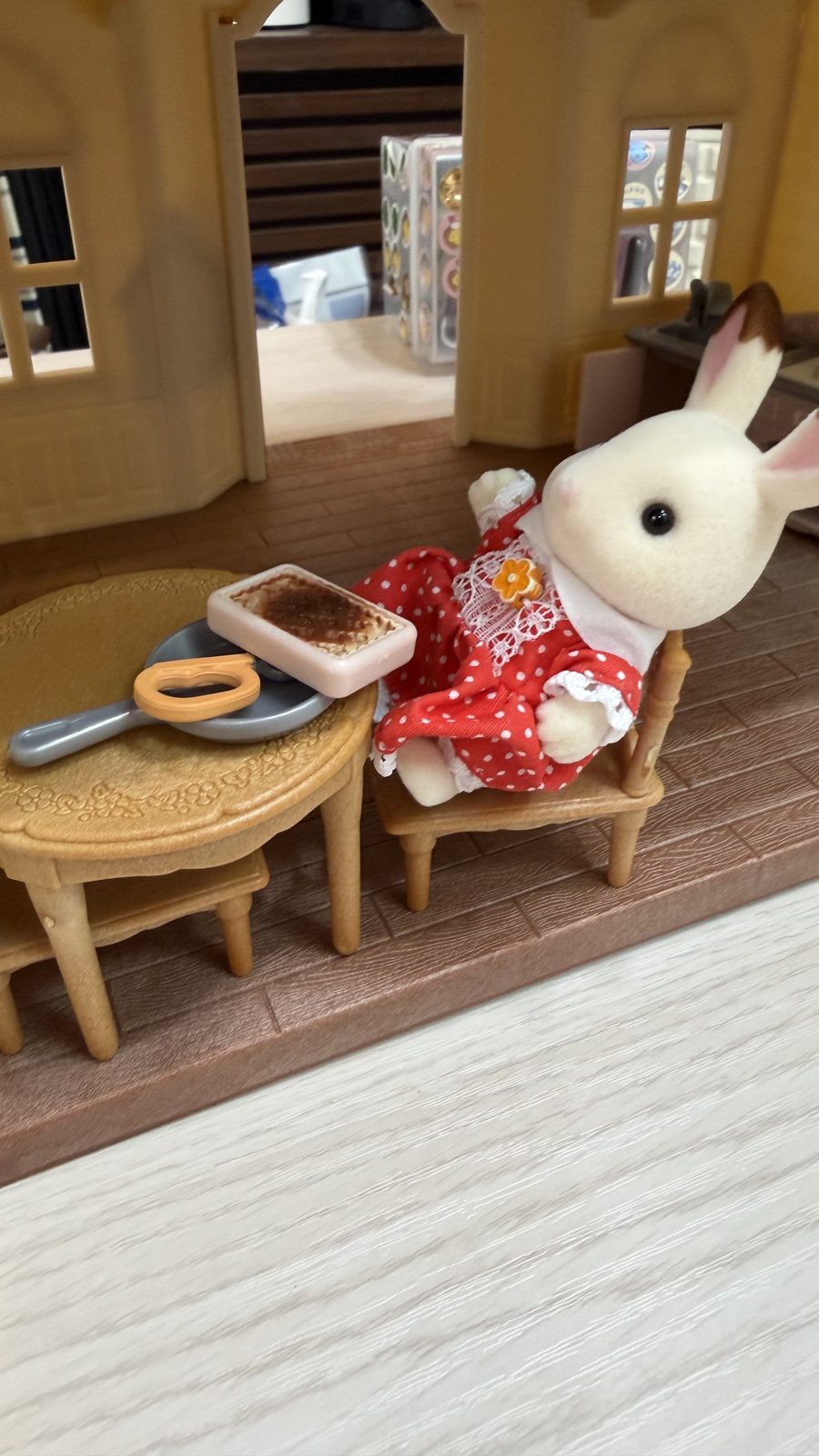 娘が遊ぶシルバニアファミリー 赤い屋根の大きなお家